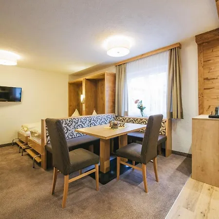Отель Arlen Hotel-garni Inkl Premium Sommerkarte Санкт-Антон-ам-Арльберг