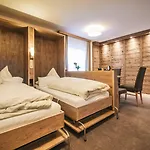 Arlen Hotel-garni 4*
